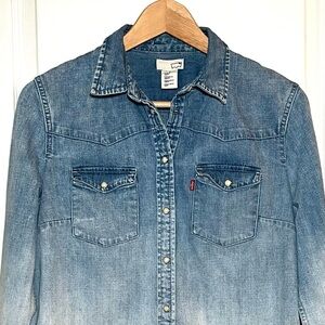 Levi’s Women’s Ombré Denim Western Shirt Trucker Style Casual Cowgirl, Size M